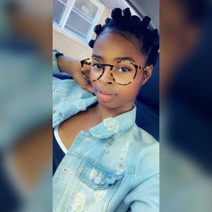 Meet your Posher, Monique